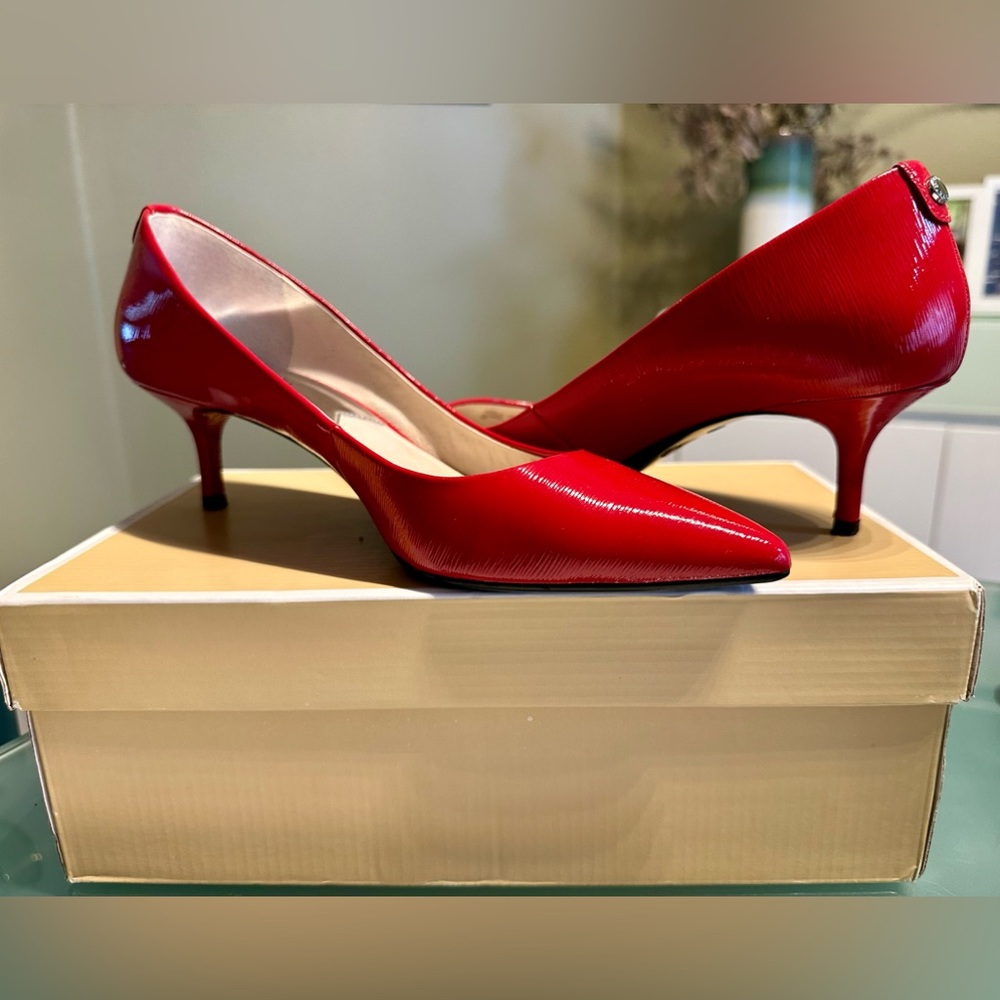 MICHAEL KORS Alina Patent Kitten-Heel Pumps size 9M